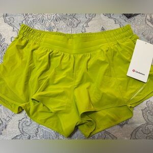 Lululemon size 12 hotty hots shorts 2.5”